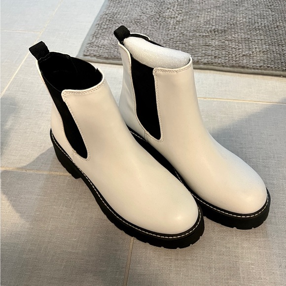 madden girl tessa chelsea boot